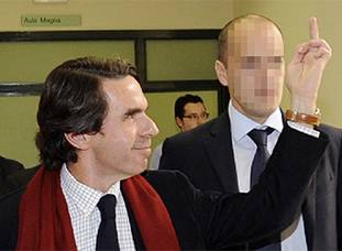 Aznar responde a los abucheos en la Universidad de Oviedo