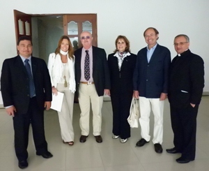 Pio con su Directora de Gabinete, Pta PP en Colombia, Embjador de España y cura sin identificar. agosto 2012
